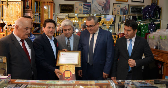 Defterdardan Baş'a vergi rekortmeni plaketi