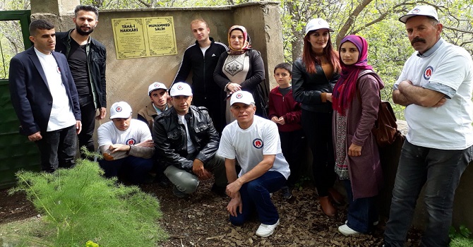 Hakkarili engelliler Şemdinli Nehri'de dua etti!