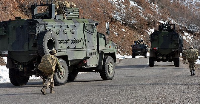 Askeri üs bölgesine roketli saldırı: 3 şehit, 1 yaralı