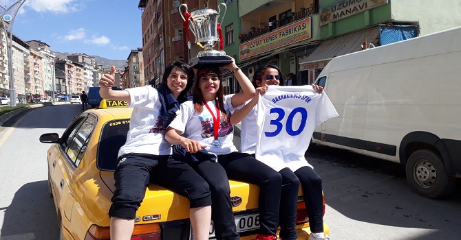 Hakkari Kadın Futbol takımın 1. Lig Sevinci
