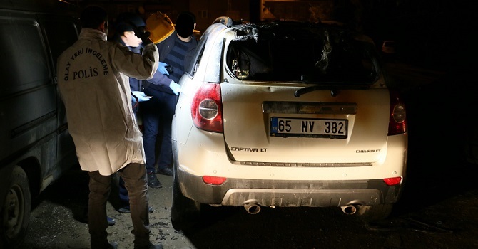 Hakkari'de Park Halindeki Araç Kundaklandı