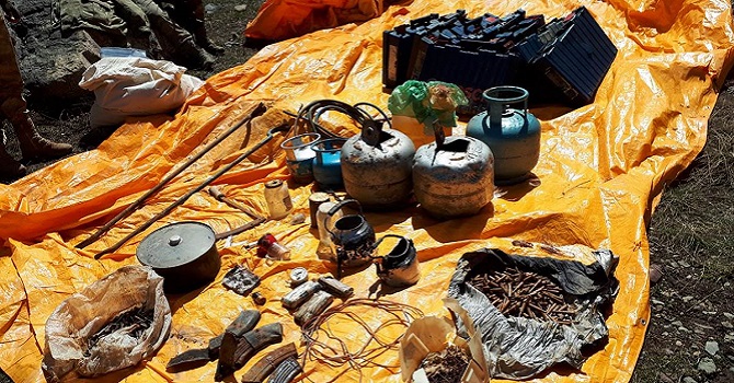 Yüksekova'da silah ve mühimmatı ele geçirildi