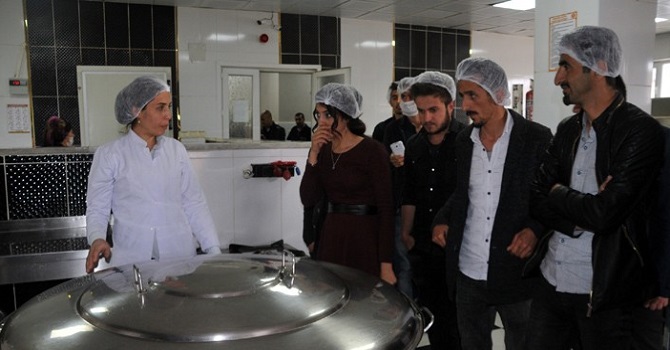 Üniversite öğrencileri Yüksekova'daki fabrikaları gezdi