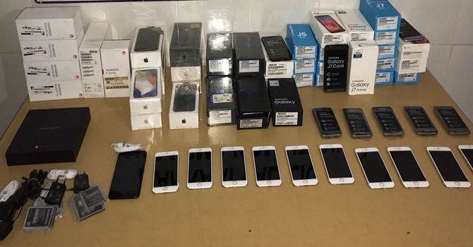 Şemdinli'de kaçak cep telefonları ele geçirildi