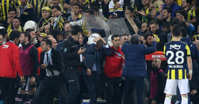Beşiktaş yarıda kalan Fenerbahçe maçına çıkmama kararı aldı