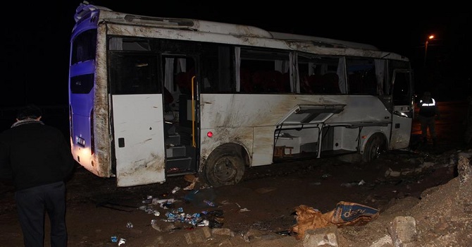 Yolcu midibüsü devrildi: 29 kişi yaralandı
