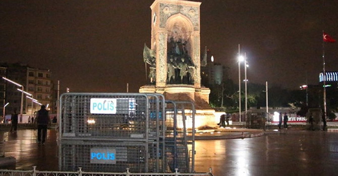 Taksim'de 1 Mayıs hareketliliği: Bariyerler yerleştirildi