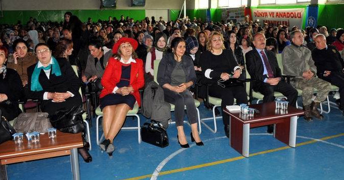 Yüksekova'da 'Anneler Günü' etkinliği