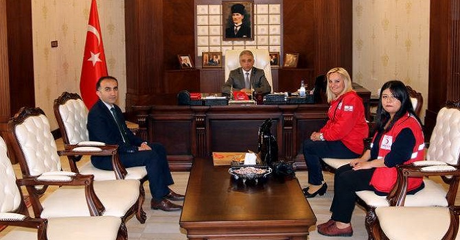 Başkan Elmacı, Vali Toprak'ı ziyaret etti