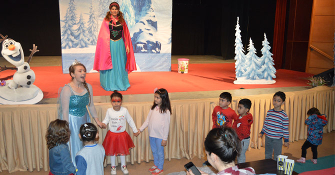 Deniz Yıldızı çocuk tiyatrosu Hakkari'de!