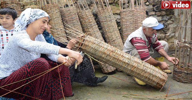 Karakovan balı için sepet üretiyorlar