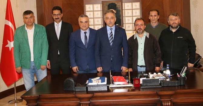 Karadeniz'li gazeteciler Vali Toprak'ı ziyaret etti