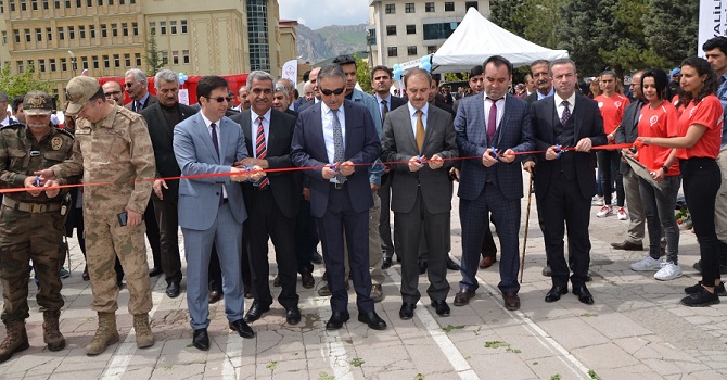 Hakkari'de yıl sonu şenliği düzenlendi