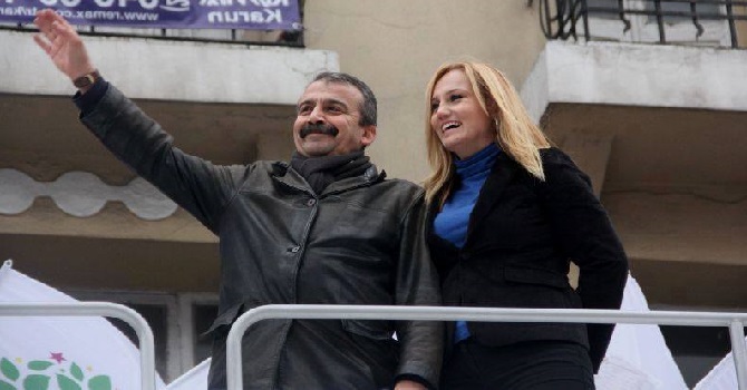 Pınar Aydınlar tutuklandı... İşte son mesajı