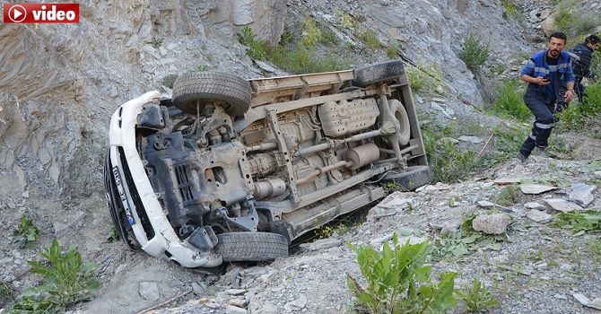 Hakkari-Van karayolunda trafik kazası: 1'i ağır 3 yaralı