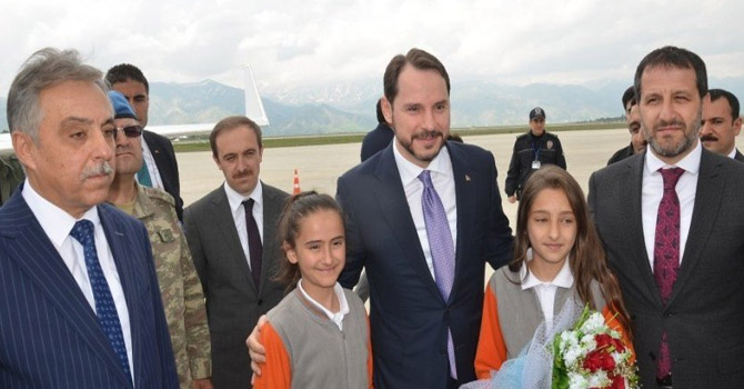Bakan Berat Albayrak Yüksekova'da