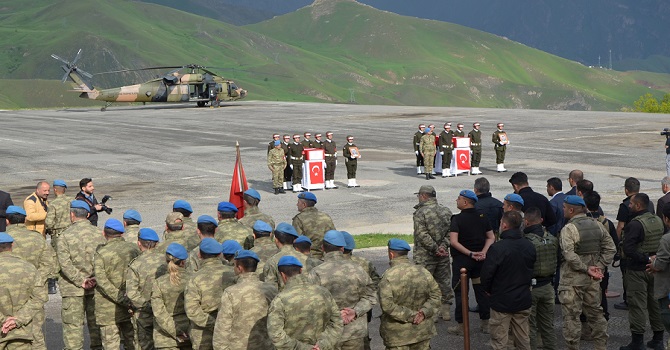 Hakkari'de şehit korucular için tören düzenlendi