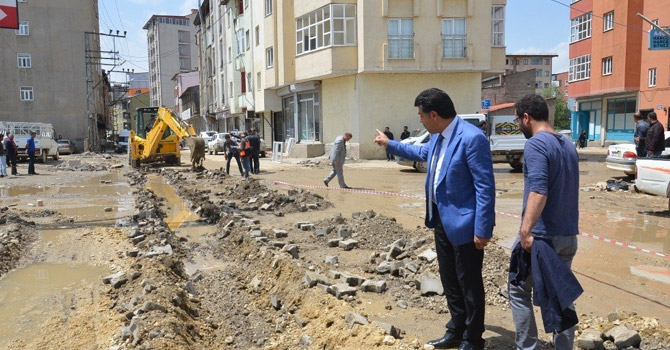 Yüksekova’da elektrik telleri yer altına alınıyor