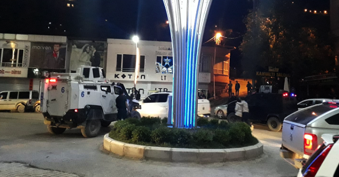 Hakkari'de Üst Üste İki Ses Bombası Patladı