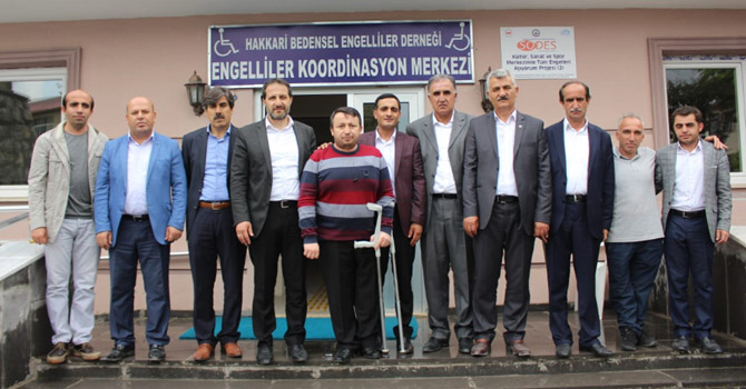 Ak Partililerden Hakkarili engellilere ziyaret