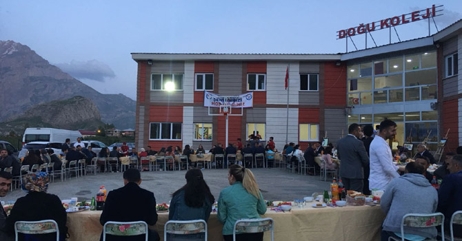 Özel Hakkari Doğu Koleji iftar yemeğe verdi