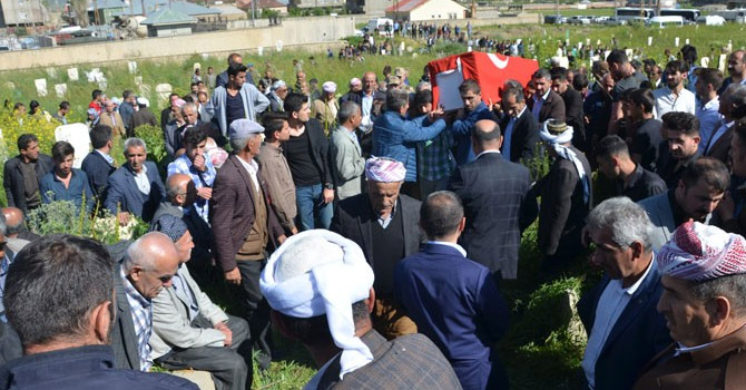 Yüksekova'da güvenlik korucusuna silahlı saldırı