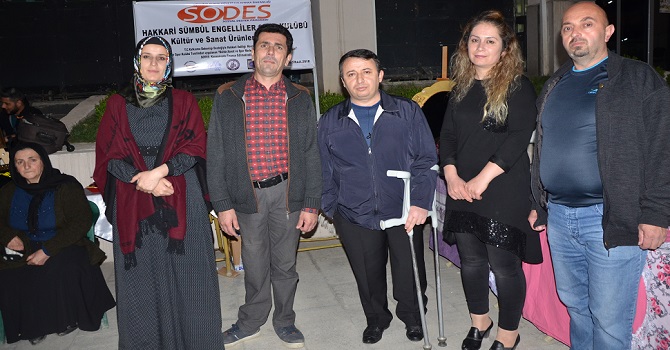 Hakkari Engelliler derneğinden yıl sonu sergisi