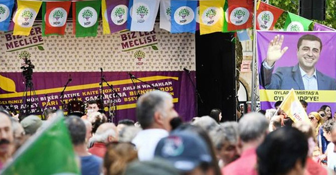 HDP'ye 35 günde 22 saldırı: 136 kişi gözaltına alındı