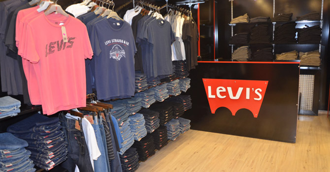 LEVİ’S Giyimden “Etiket Fiyatının Yarısına” Kampanyası 