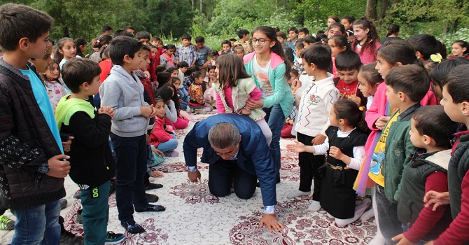 Aydın Aydın at oldu çocukları gezdirdi