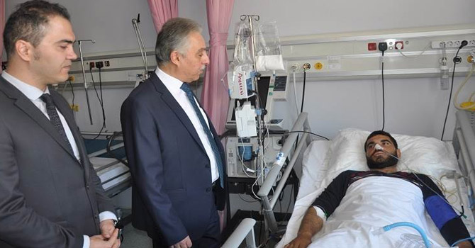 Vali Toprak yaralı askerleri ziyaret etti