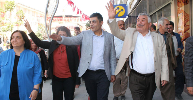 Seçim günlüğü: Eski Vekil Selim Sadak Hakkari'de