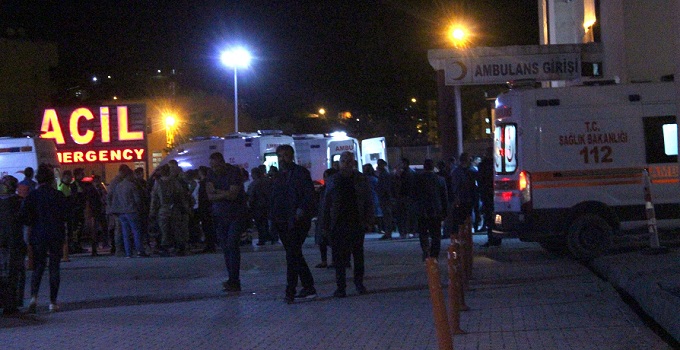 Hakkari'de askeri aracın geçişi sırasında patlama