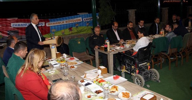 Hakkari'de Engelli ve aileleri onuruna iftar yemeği