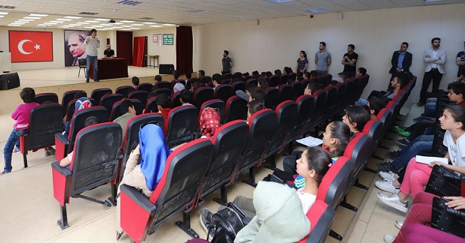 Çukurca’da “Başarılı Olmak Bir Tercihtir” konulu konferans verildi