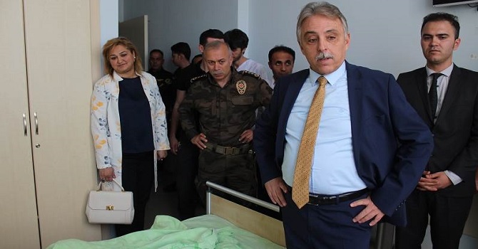 Vali Toprak, Patlamada yaralanan askerleri ziyaret etti