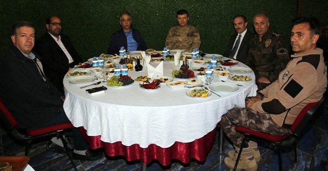 Vali Toprak, PÖH personeli ile iftar yaptı