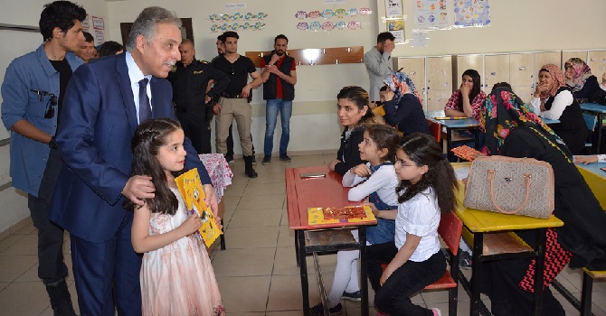 Hakkari'de 70 bin öğrenci karne aldı