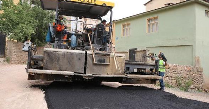 Şemdinli, ilk kez sıcak asfalt ile tanıştı