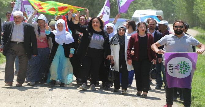HDP Hakkari'de seçim çalışmalarına devam ediyor
