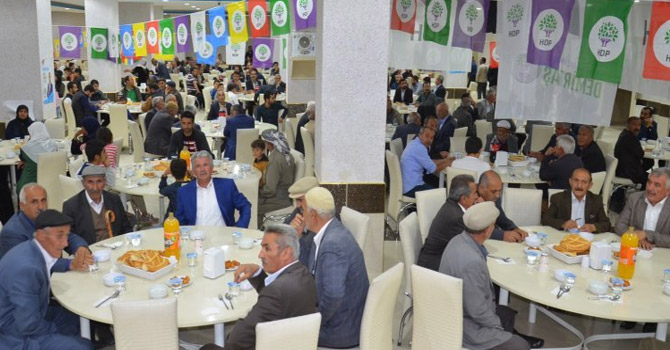 HDP'den Yüksekova'da iftar yemeği