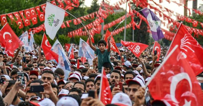 İnce'nin Diyarbakır mitingi: 'Barış için bize uzanan elleri boş bırakmayız'