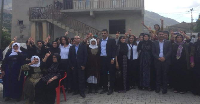 HDP Çukurca’da seçim çalışmalarına devam ediyor