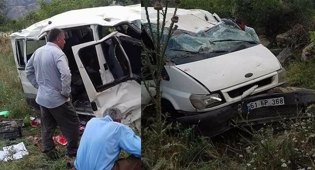 Hakkari'de minibüs şarampole yuvarlandı: 11 yaralı