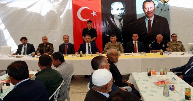 Yüksekova'da bayramlaşma programı