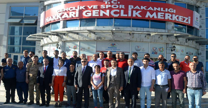 Hakkari'de 25 amatör spor kulübüne çek dağıtıldı