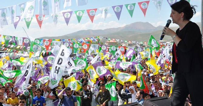 HDP eşbaşkanı Buldan Yüksekova'da konuştu
