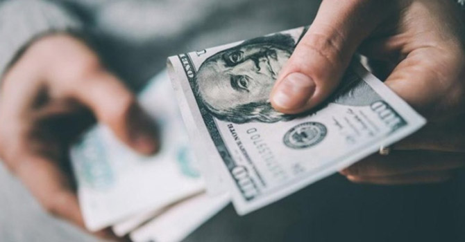Dolar/TL 5,70'i aştı, %4'e yakın değer kaybetti