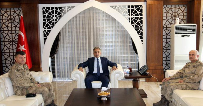 Korgeneral Karataş'tan Vali Toprak'a ziyaret