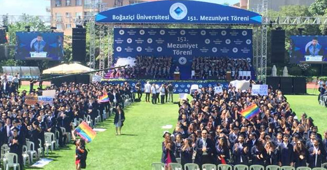 Boğaziçi Üniversitesi mezuniyetinde rektöre protesto
